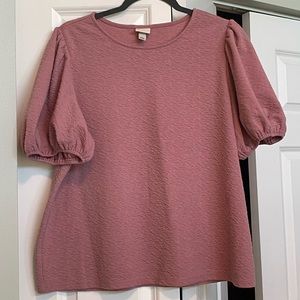 Puff sleeve textured top